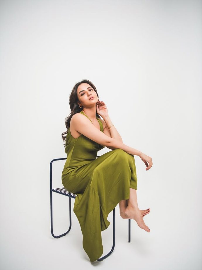 Jasmine Bhasin in Earthy Green 969049