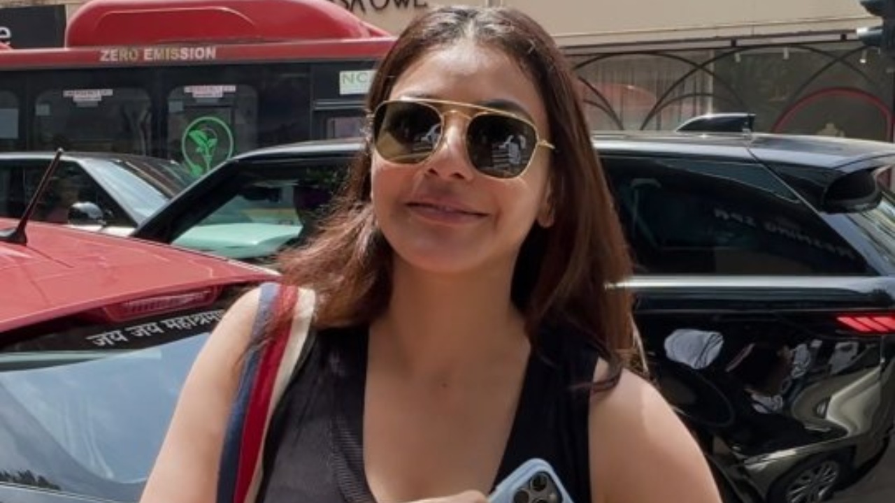 Kajal Aggarwal Dismisses Death Rumors, Spotted Smiling In Town 967537
