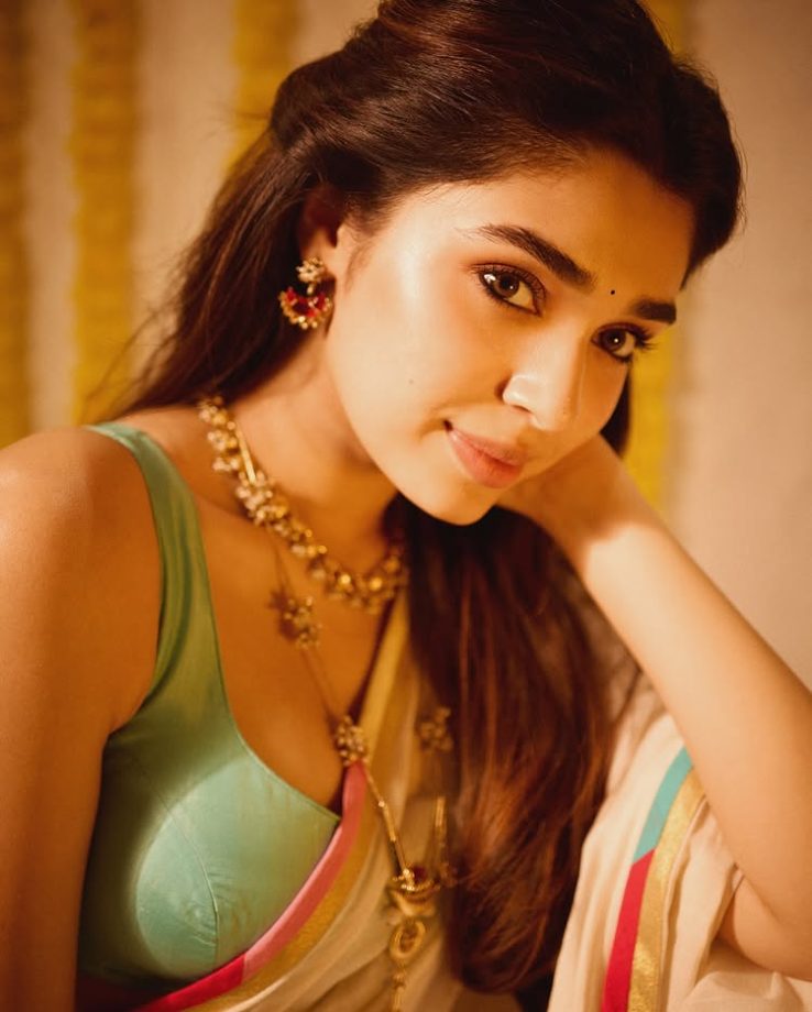 Krithi Shetty Radiates Grace in Traditional Attire for Onam Celebrations 966579
