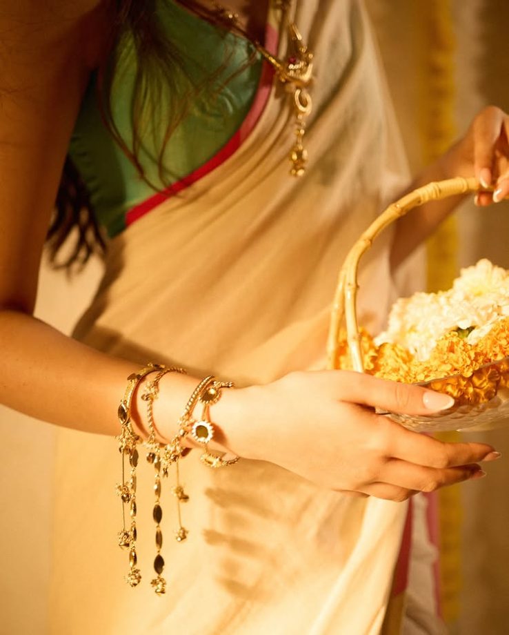 Krithi Shetty Radiates Grace in Traditional Attire for Onam Celebrations 966584