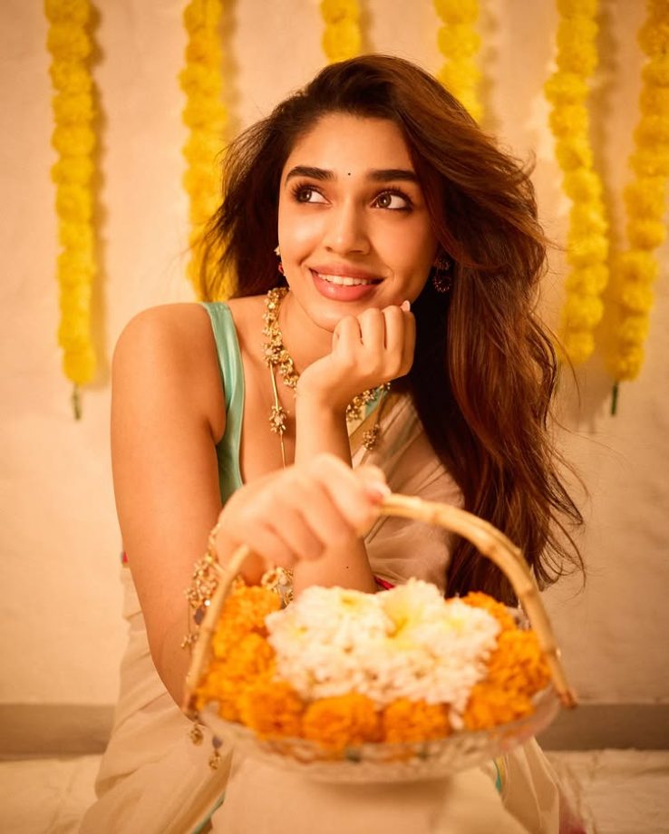 Krithi Shetty Radiates Grace in Traditional Attire for Onam Celebrations 966585