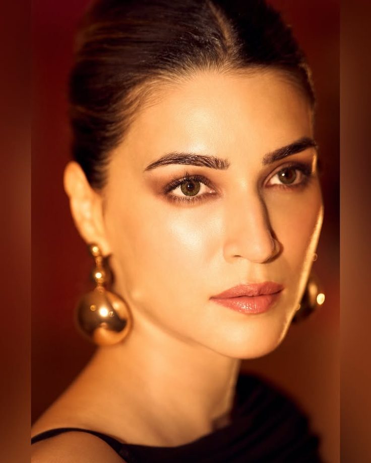 Kriti Sanon’s Bold Black Statement 969071