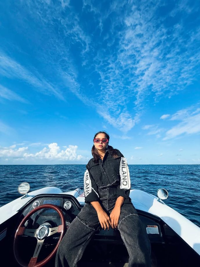 Manisha Rani Living Life in Full Swing by the Sea 966882