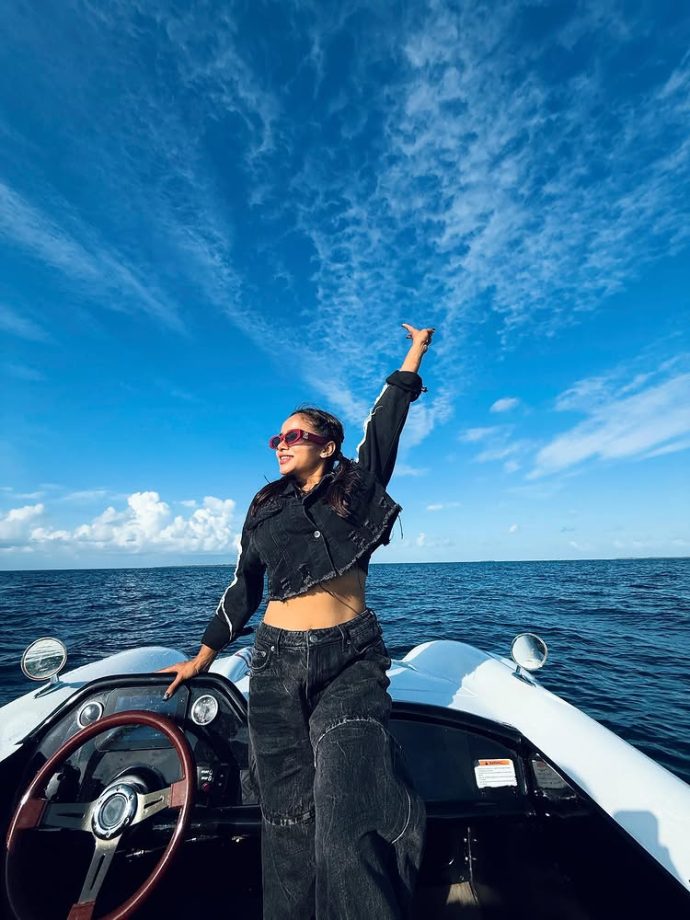 Manisha Rani Living Life in Full Swing by the Sea 966883