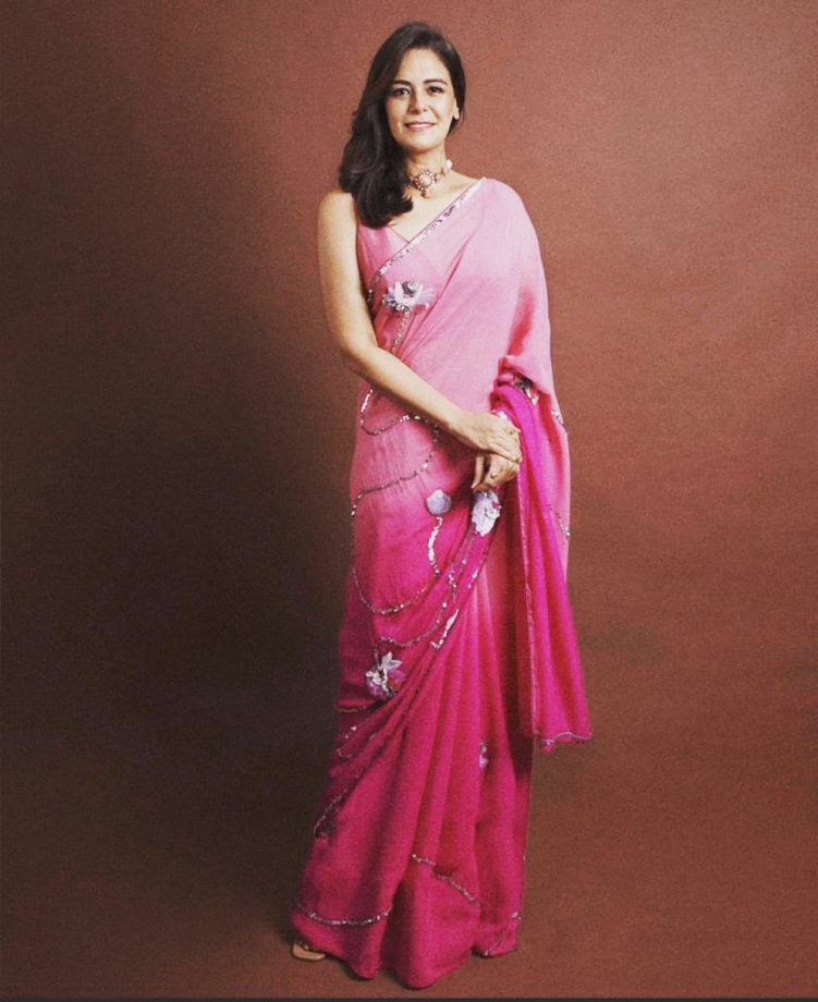 Navratri Special: Take Festive Ethnic Inspiration from Mona Singh’s Vibrant Wardrobe 968725