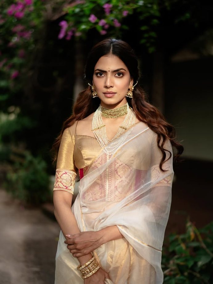 Onam 2025: South Divas Dazzle in White Sarees & Stylish Blouses 966918
