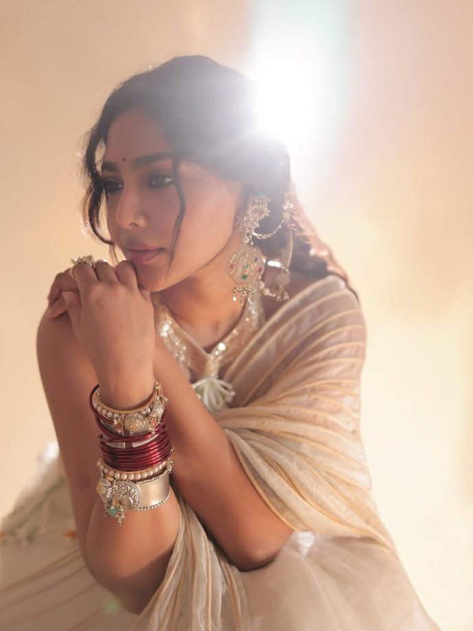 Onam 2025: South Divas Dazzle in White Sarees & Stylish Blouses 966938