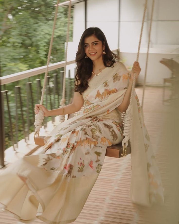 Onam 2025: South Divas Dazzle in White Sarees & Stylish Blouses 966940