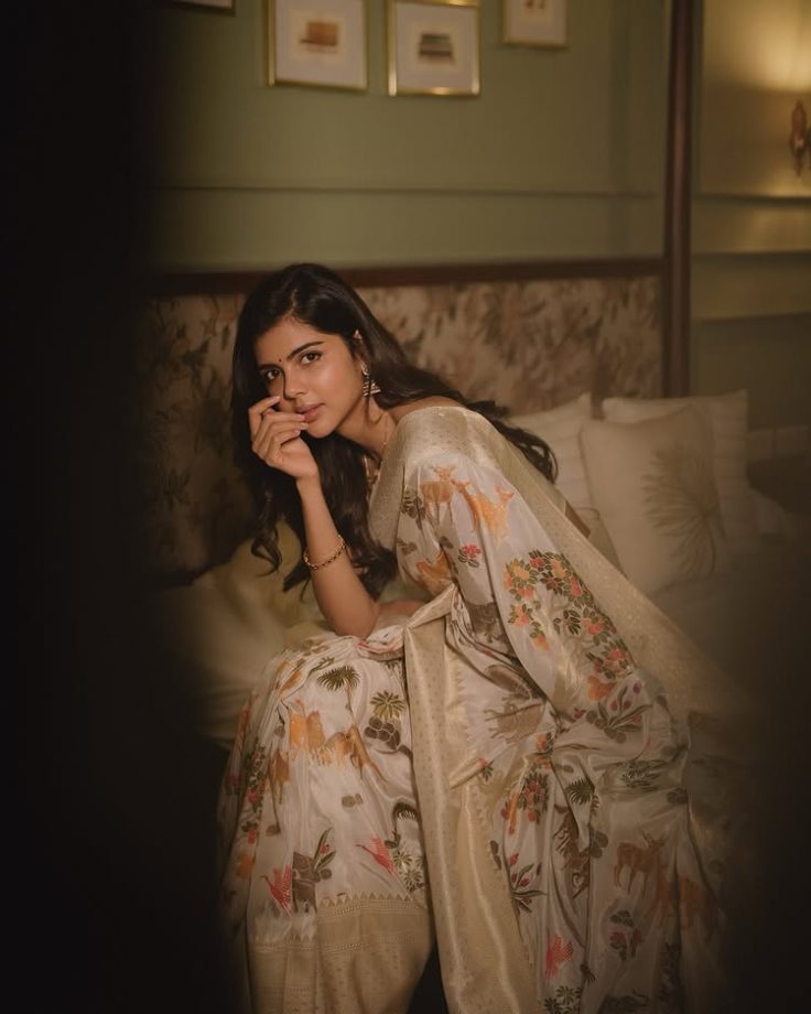 Onam 2025: South Divas Dazzle in White Sarees & Stylish Blouses 966941