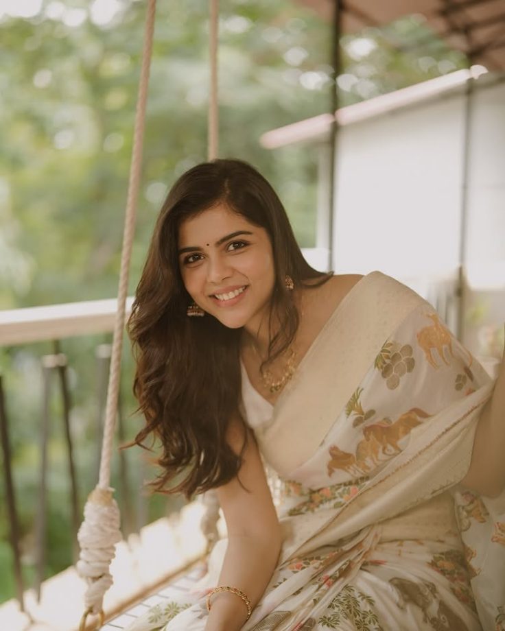 Onam 2025: South Divas Dazzle in White Sarees & Stylish Blouses 966942
