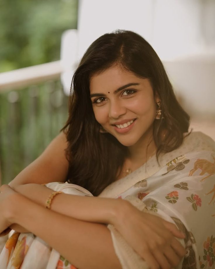 Onam 2025: South Divas Dazzle in White Sarees & Stylish Blouses 966943