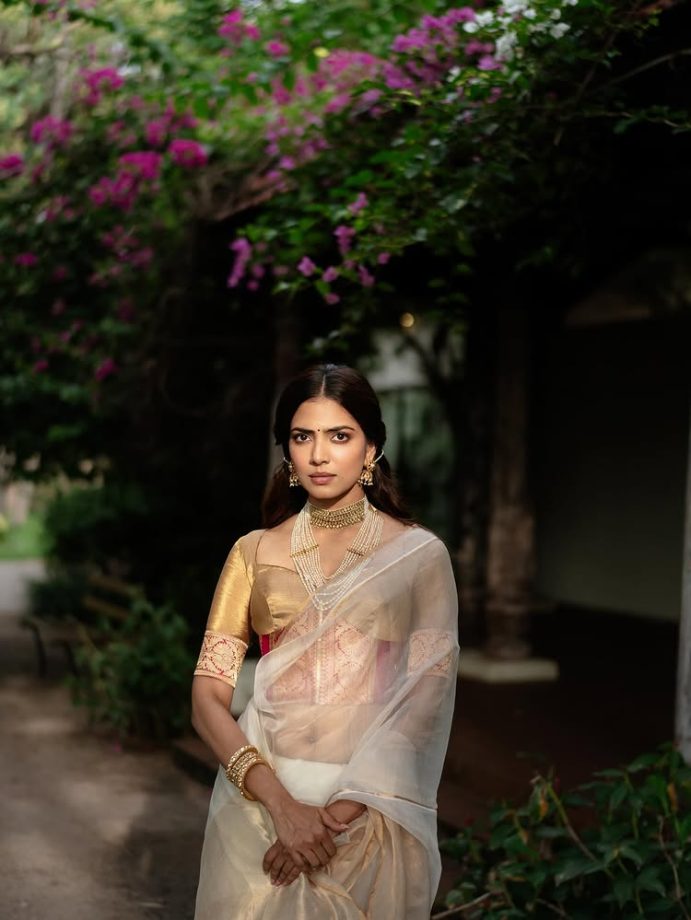Onam 2025: South Divas Dazzle in White Sarees & Stylish Blouses 966919