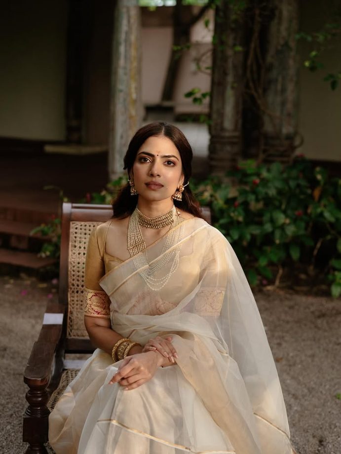 Onam 2025: South Divas Dazzle in White Sarees & Stylish Blouses 966921