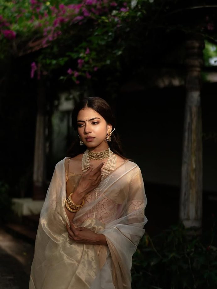 Onam 2025: South Divas Dazzle in White Sarees & Stylish Blouses 966922