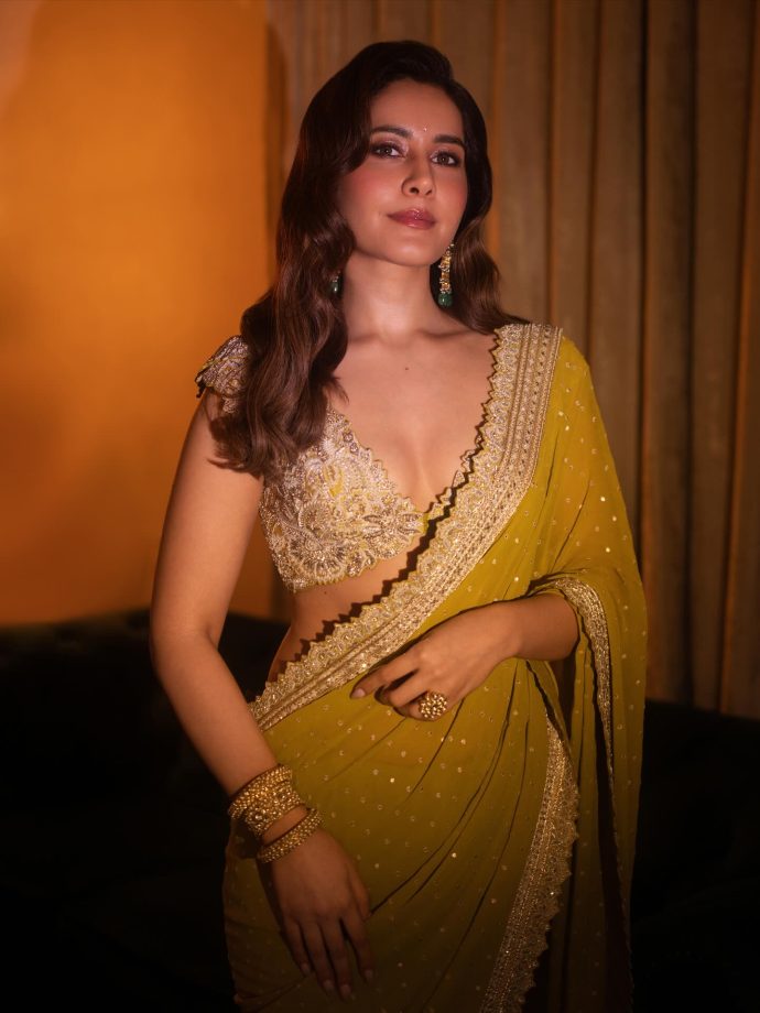Raashii Khanna Gives a Bold Spin to Saree Draping with Sensuous Blouse 969613