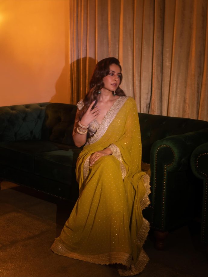 Raashii Khanna Gives a Bold Spin to Saree Draping with Sensuous Blouse 969607