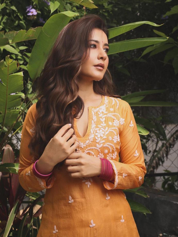 Raashii Khanna Radiates Elegance in Bright Orange Kurta as She Begins Telusu kada Promotions 969213