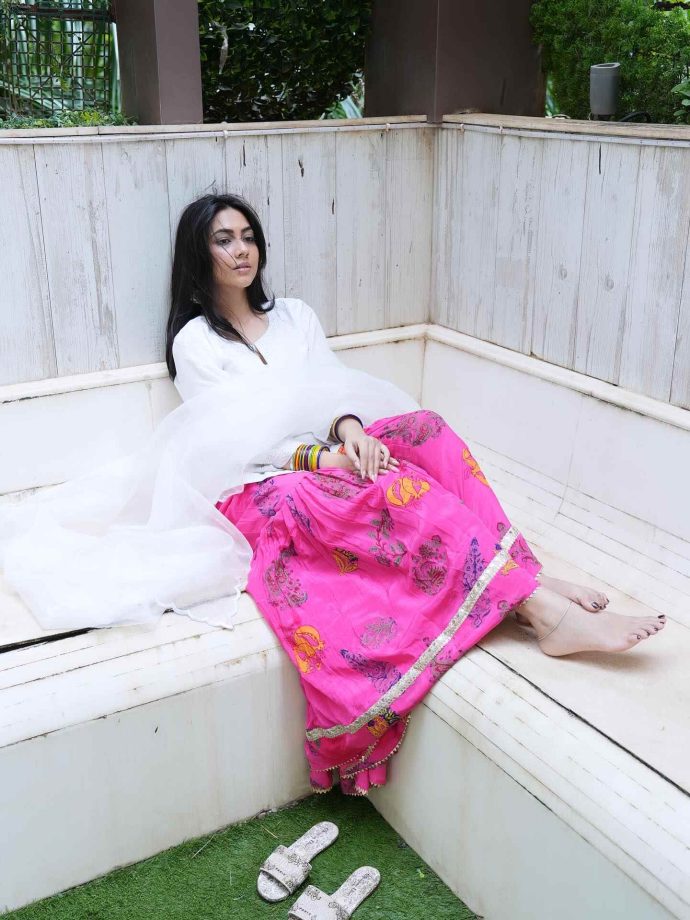 Reem Shaikh Radiates Simplicity and Tradition in Classic Indian Wear 967934