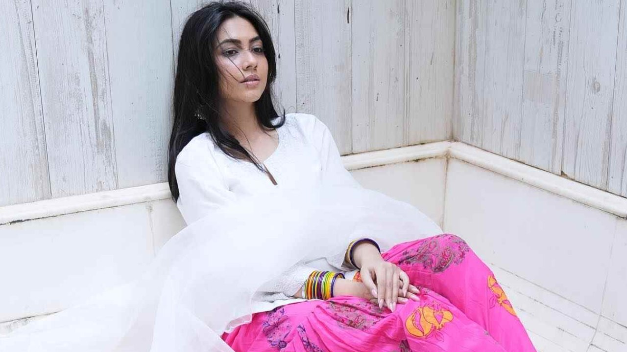 Reem Shaikh Radiates Simplicity and Tradition in Classic Indian Wear 967936