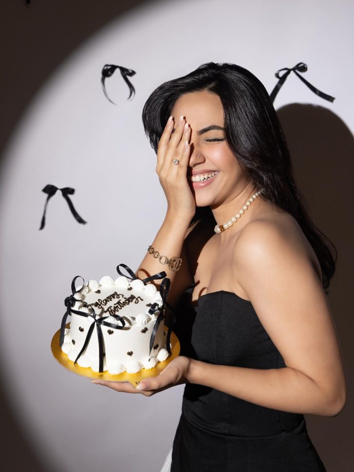 Reem Shaikh’s Birthday Post Sets Instagram Ablaze 967077