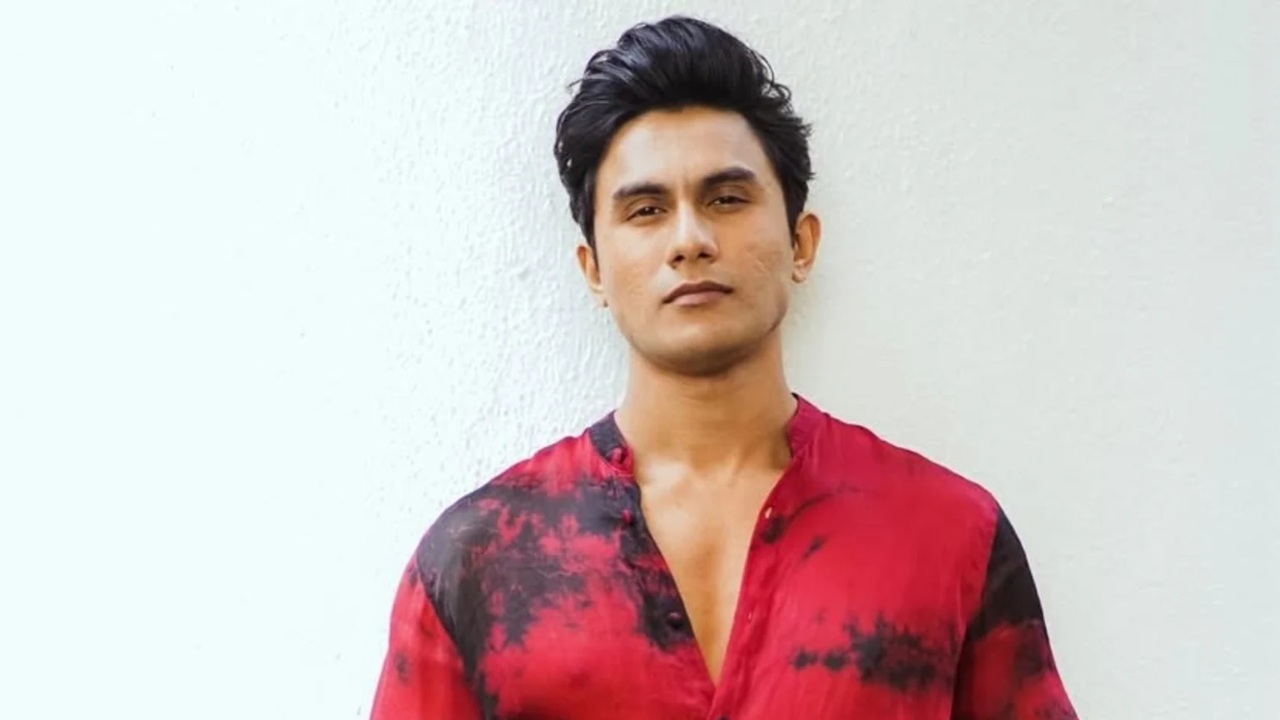 Ritwik Bhowmik’s Bollywood Debut Set In 90s Agra With Abhootpurva 966996