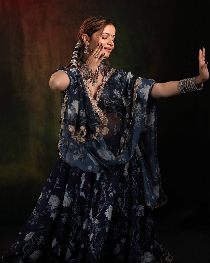 Rubina Dilaik Captures Hearts in a Traditional Lehenga, Exuding Classic Yet Modern Vibes 970065