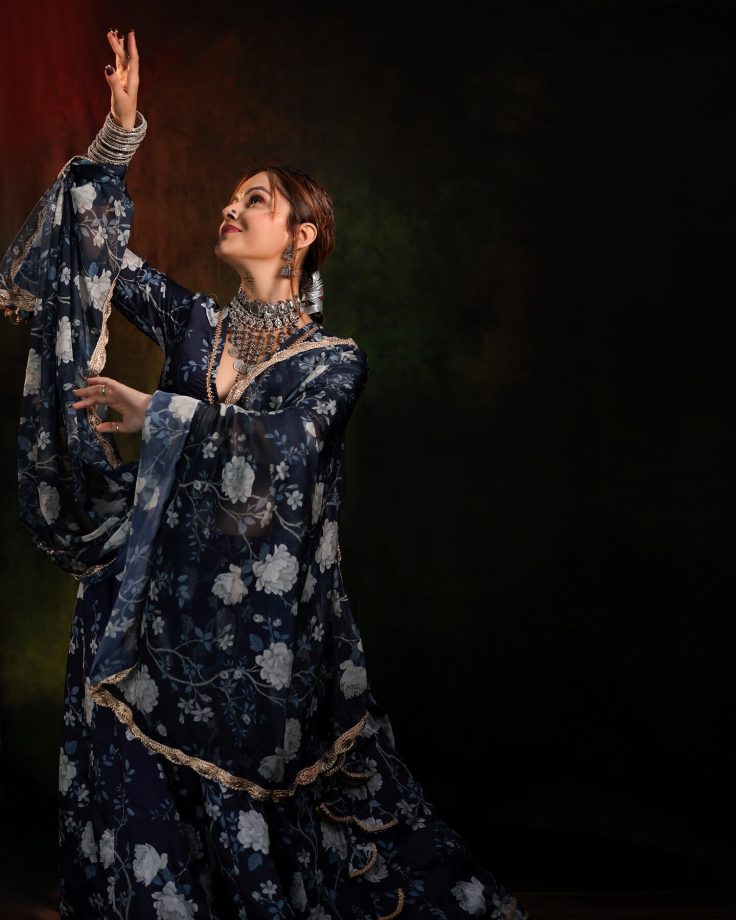 Rubina Dilaik Captures Hearts in a Traditional Lehenga, Exuding Classic Yet Modern Vibes 970062