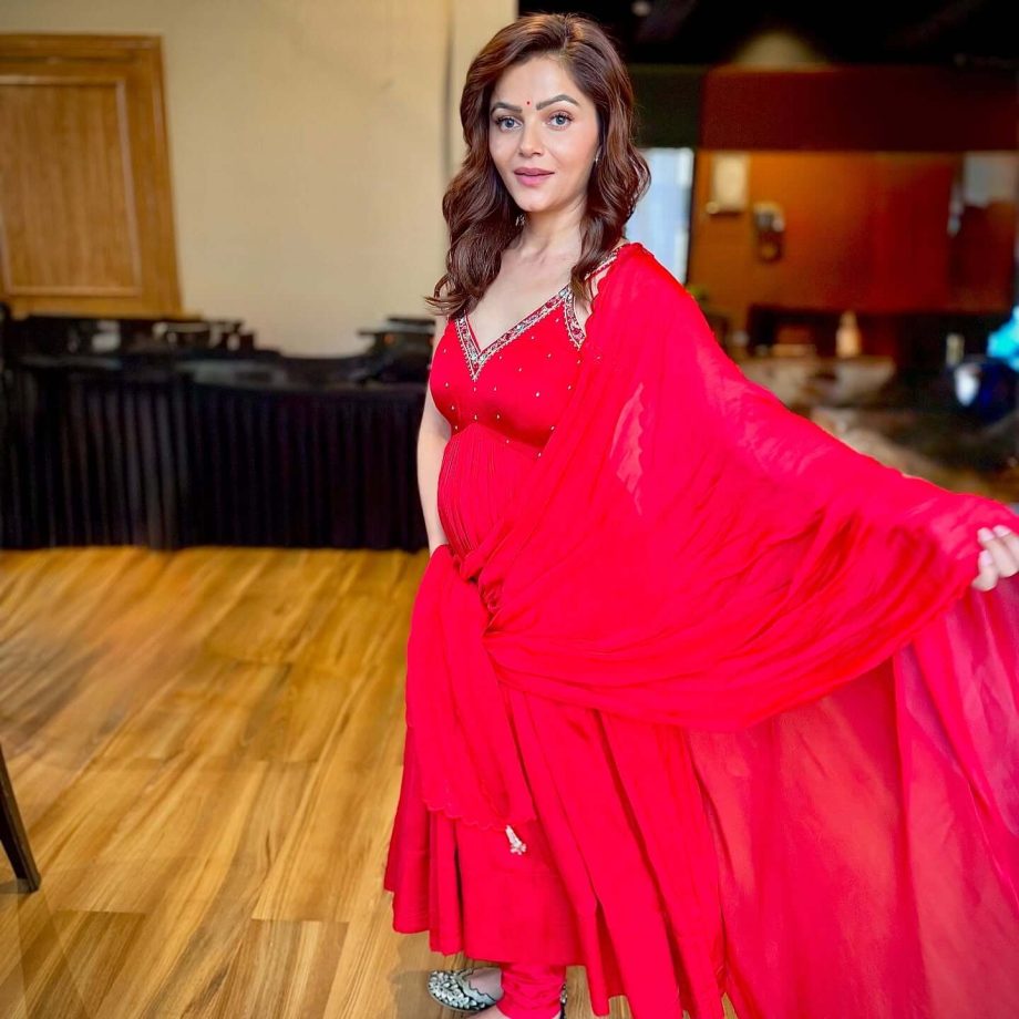 Rubina Dilaik In Red Or Divyanka Tripathi In Pink: Who Is Truly Mesmerizing In Salwar Suit? 965986