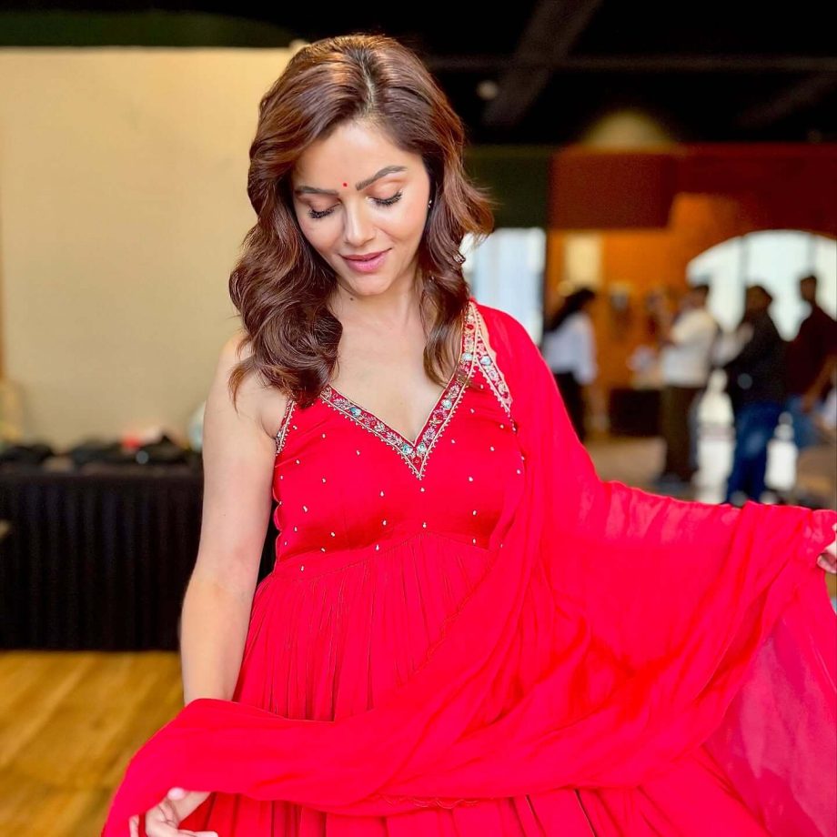 Rubina Dilaik In Red Or Divyanka Tripathi In Pink: Who Is Truly Mesmerizing In Salwar Suit? 965987