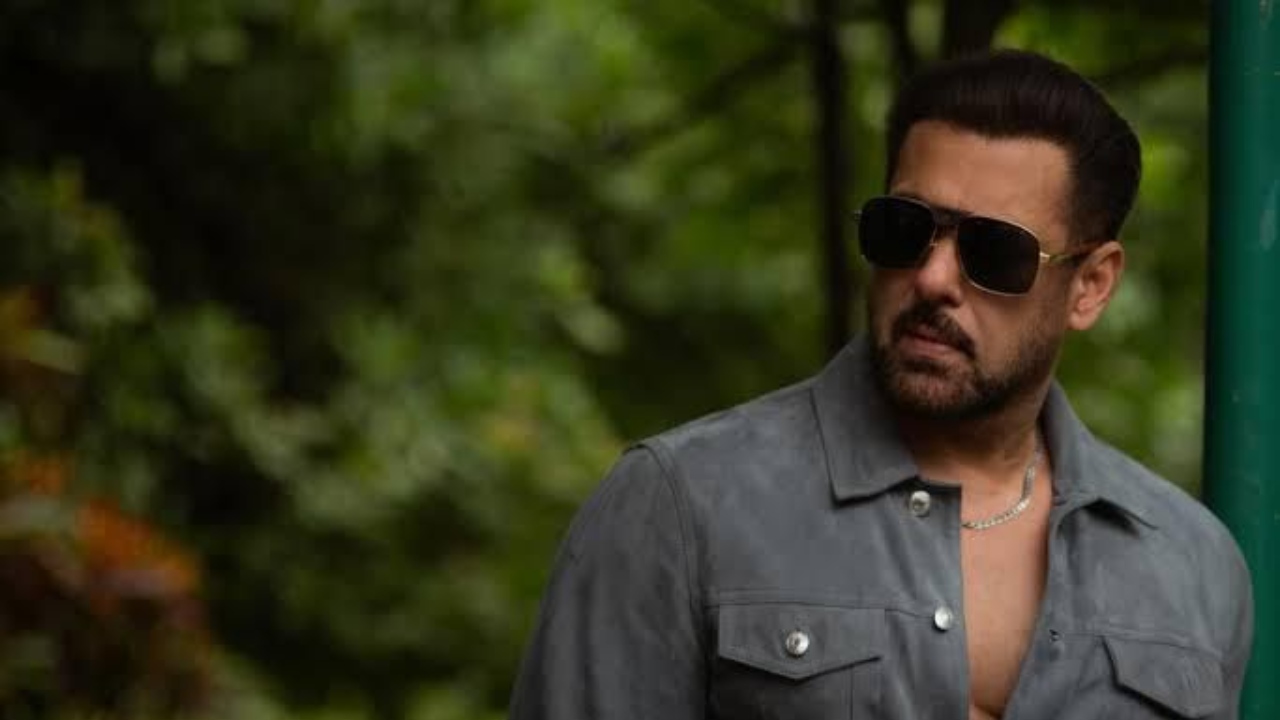 Salman Khan's Being Human aids Punjab flood victims with rescue boats! 967156