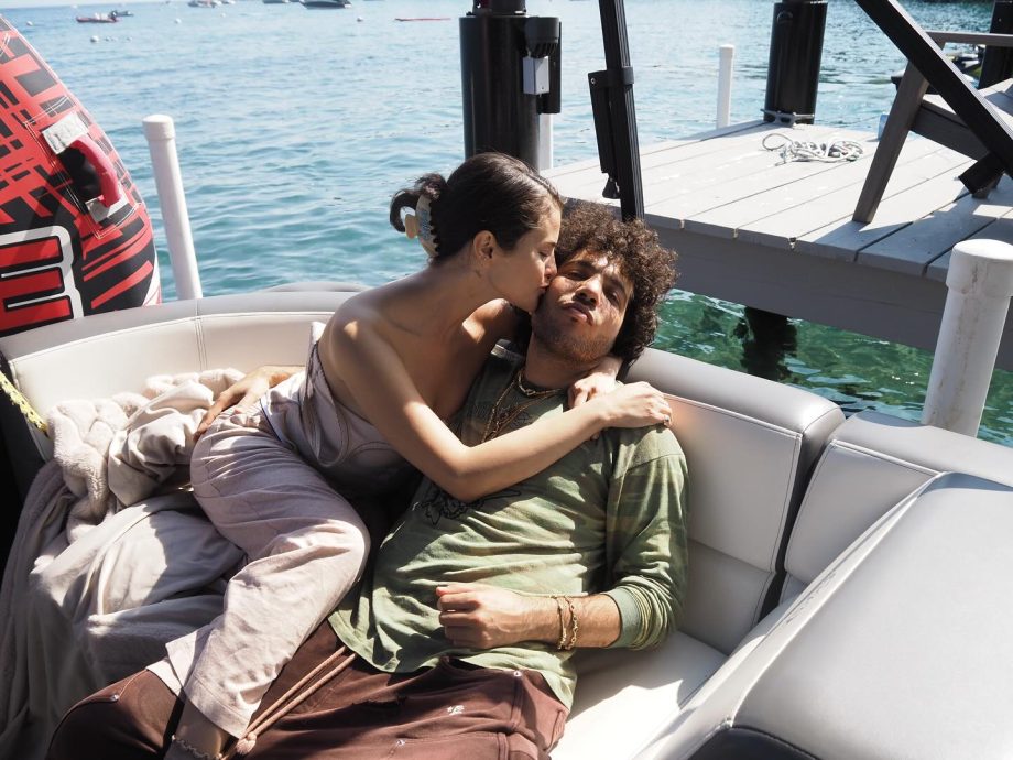 Selena Gomez Enjoys Romantic Lakeside Getaway with Fiancé Benny Blanco Ahead of Their Wedding 966020