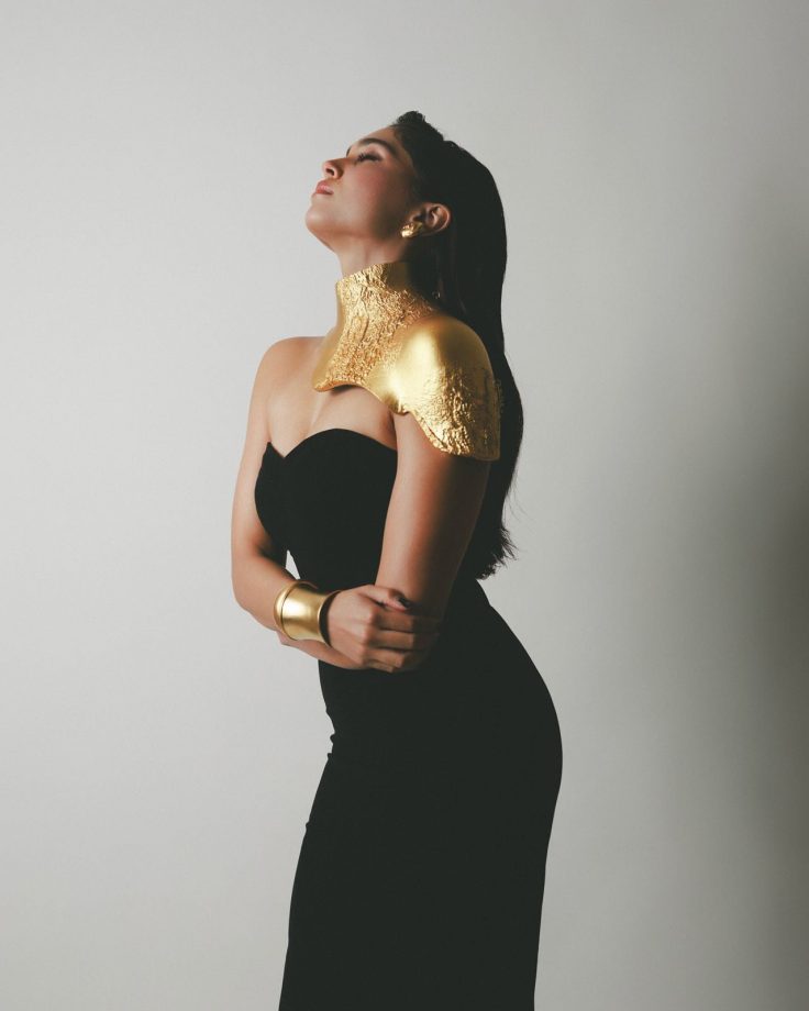 Sharvari’s Big, Bold Black Look with a Gold Ensemble Steals the Spotlight 969788
