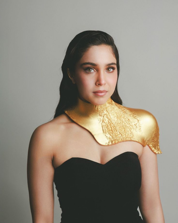 Sharvari’s Big, Bold Black Look with a Gold Ensemble Steals the Spotlight 969789