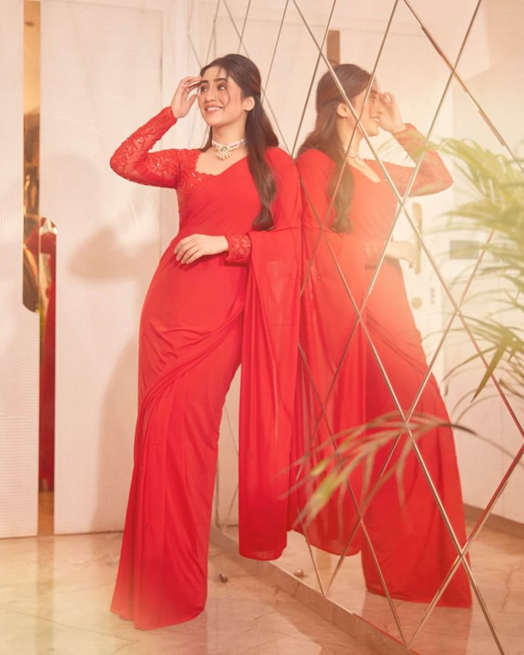Shivangi Joshi Radiates Elegance in Sindoori Red Saree for Durga Puja 967498