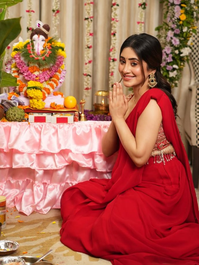 Shivangi Joshi's Spirit of Ganesh Chaturthi with Grace and Charm 966642