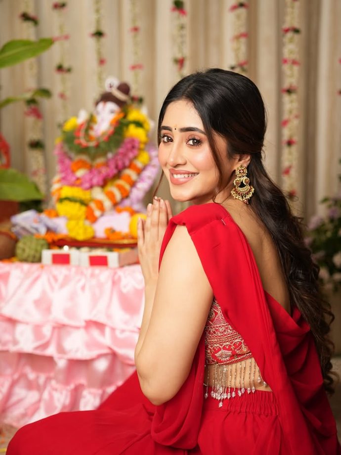 Shivangi Joshi's Spirit of Ganesh Chaturthi with Grace and Charm 966643