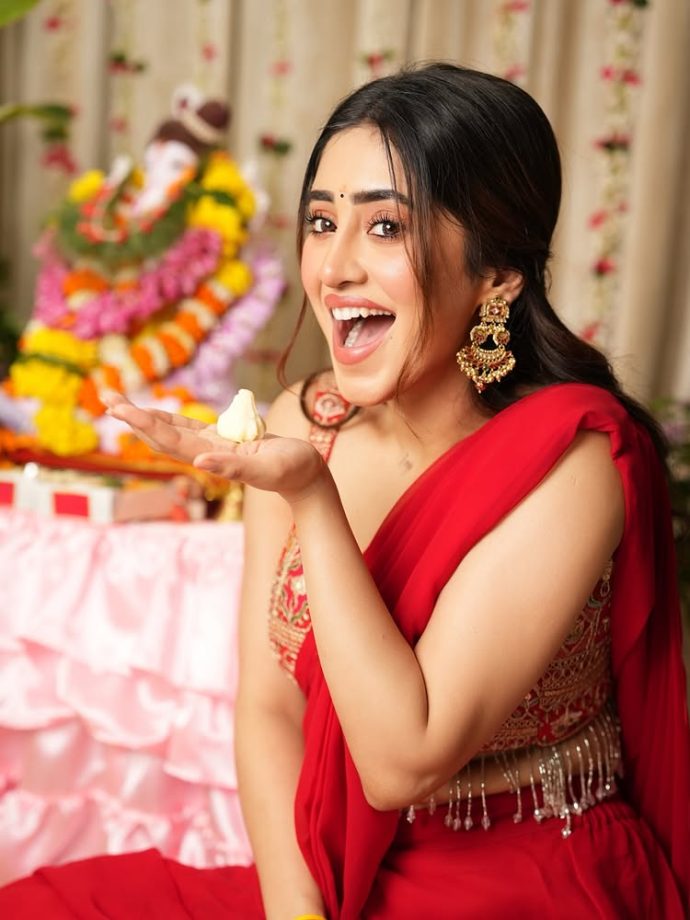 Shivangi Joshi's Spirit of Ganesh Chaturthi with Grace and Charm 966641