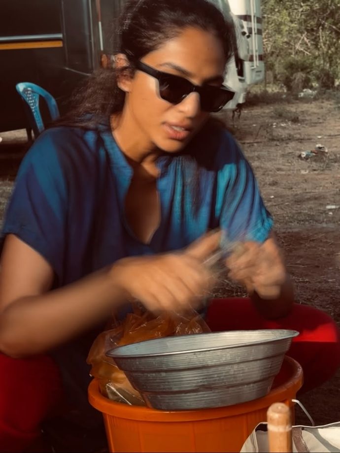 Sobhita Dhulipala Shows Off Her Cooking Skills on Set; Naga Chaitanya Teases ‘Waiting to Taste’ 966233