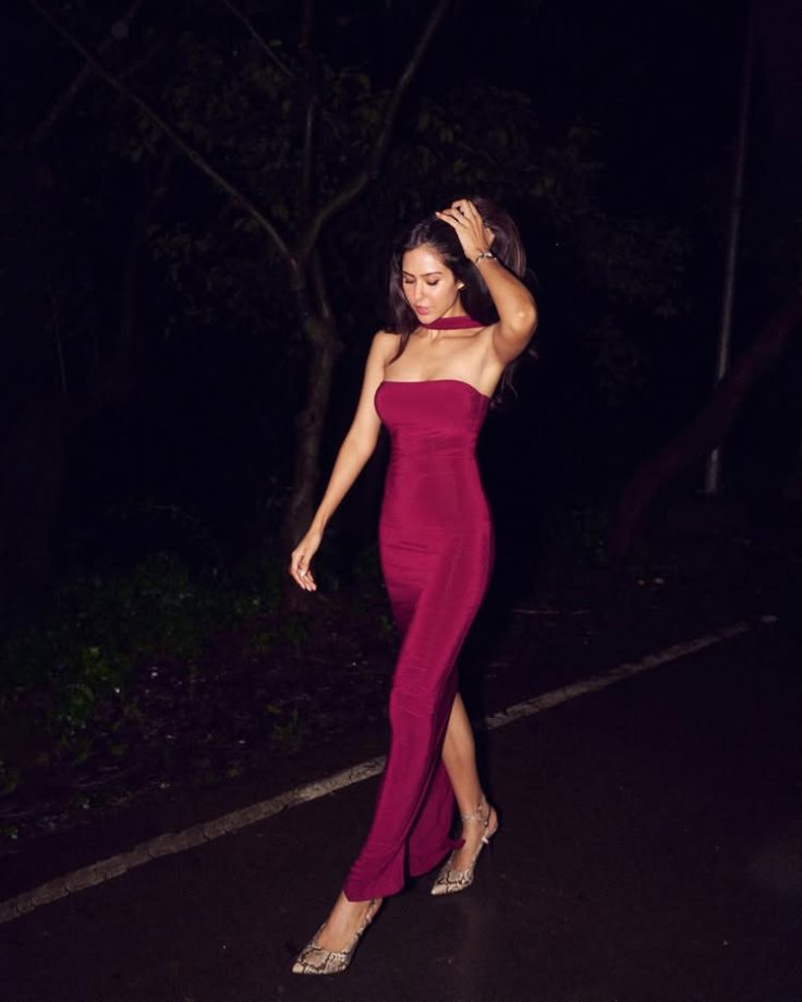 Sonam Bajwa Lights Up the Night in Red 966870