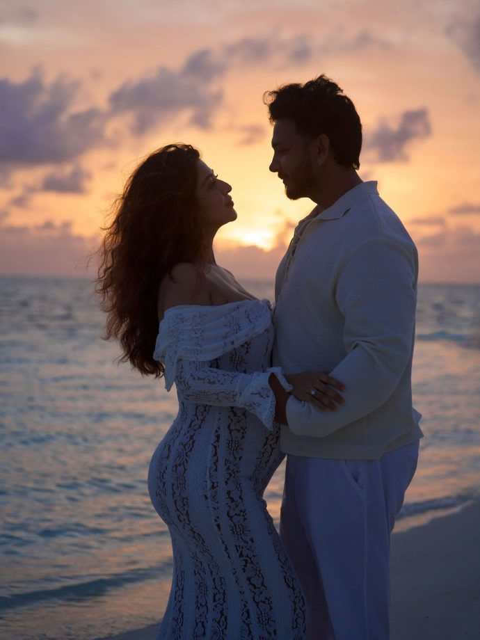 Sonarika Bhadoria Announces Pregnancy with Dreamy Beach Photoshoot Featuring Husband 968220