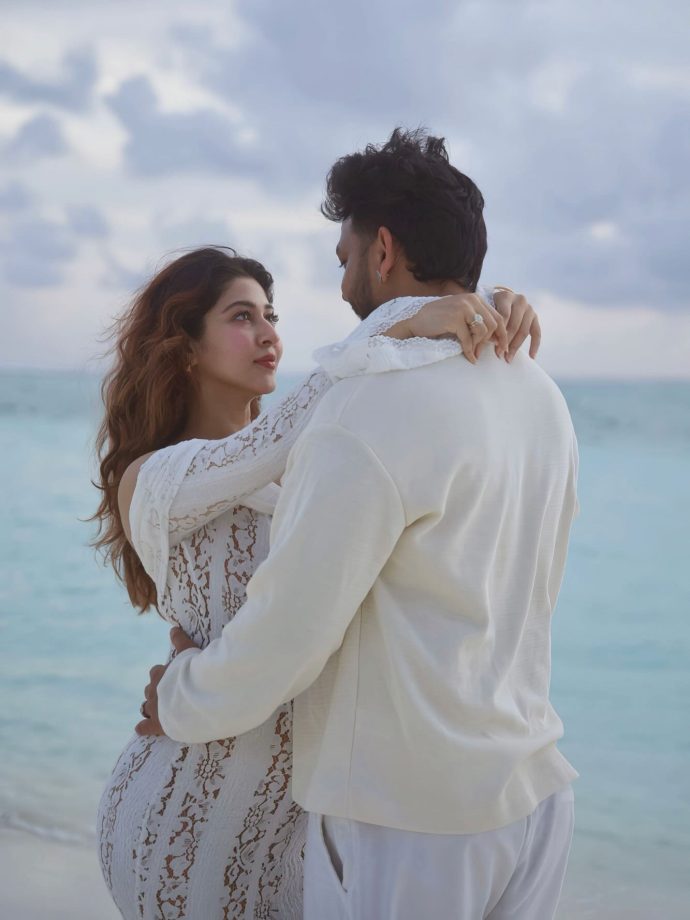 Sonarika Bhadoria Announces Pregnancy with Dreamy Beach Photoshoot Featuring Husband 968222