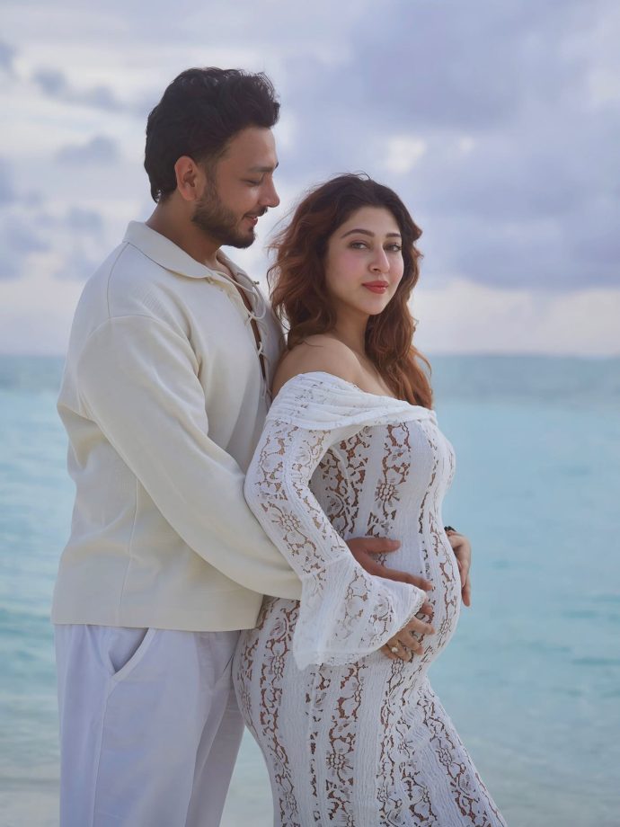 Sonarika Bhadoria Announces Pregnancy with Dreamy Beach Photoshoot Featuring Husband 968213