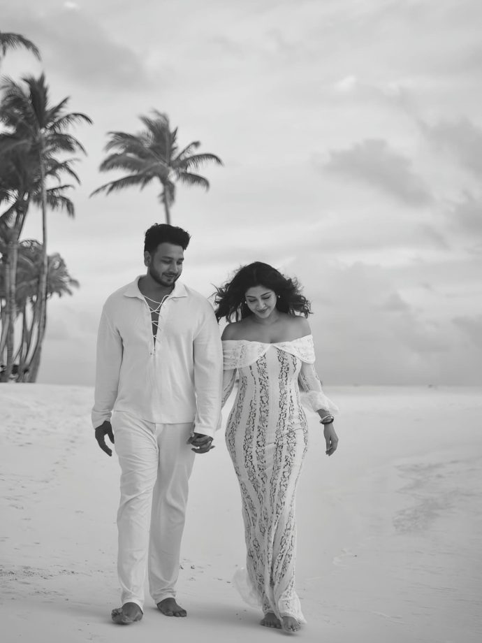 Sonarika Bhadoria Announces Pregnancy with Dreamy Beach Photoshoot Featuring Husband 968215