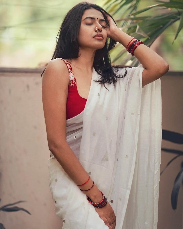 South Divas Turning Heads with Bold Backless Blouse Fashion 969177