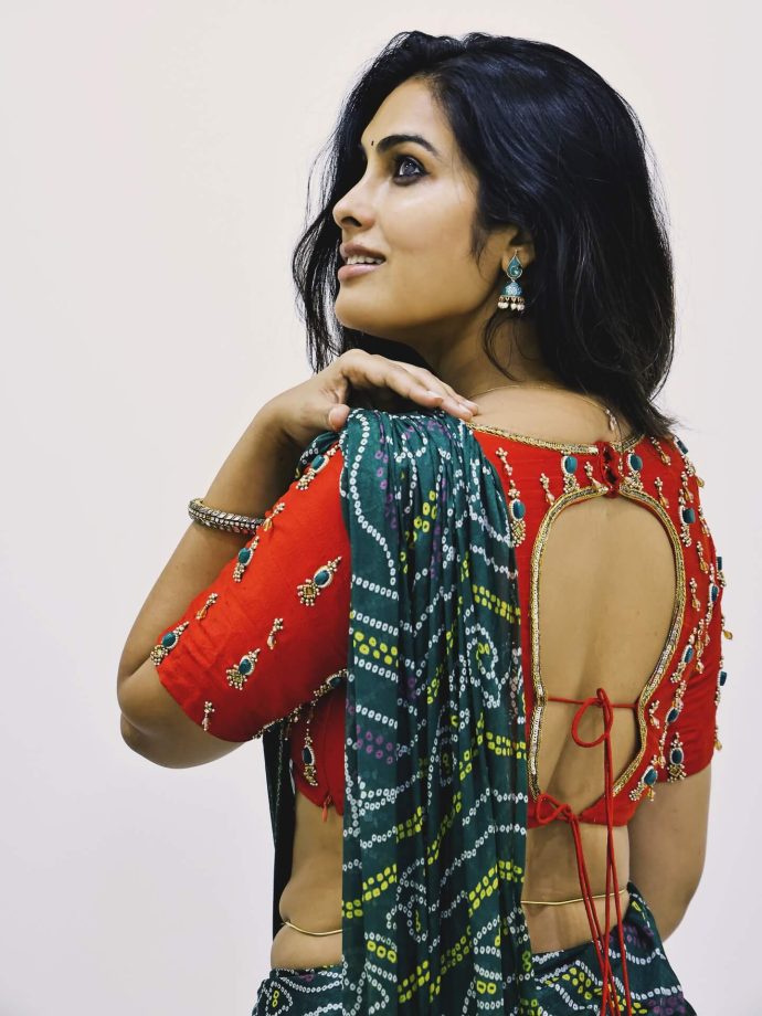 South Divas Turning Heads with Bold Backless Blouse Fashion 969171