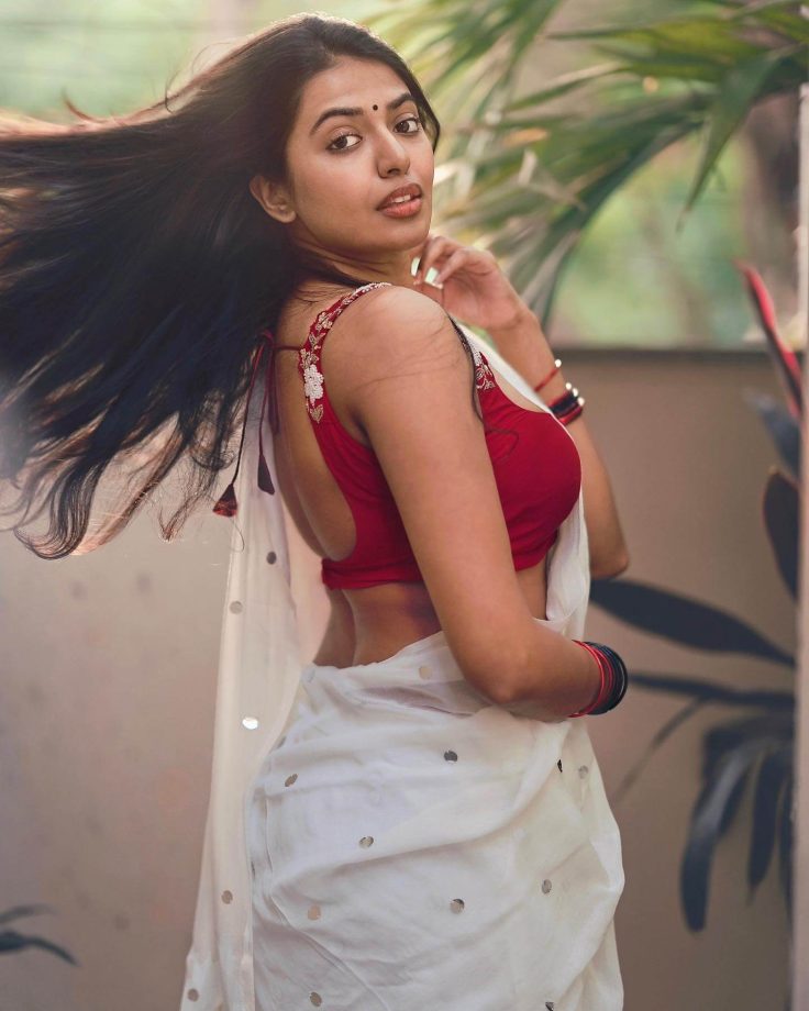 South Divas Turning Heads with Bold Backless Blouse Fashion 969174
