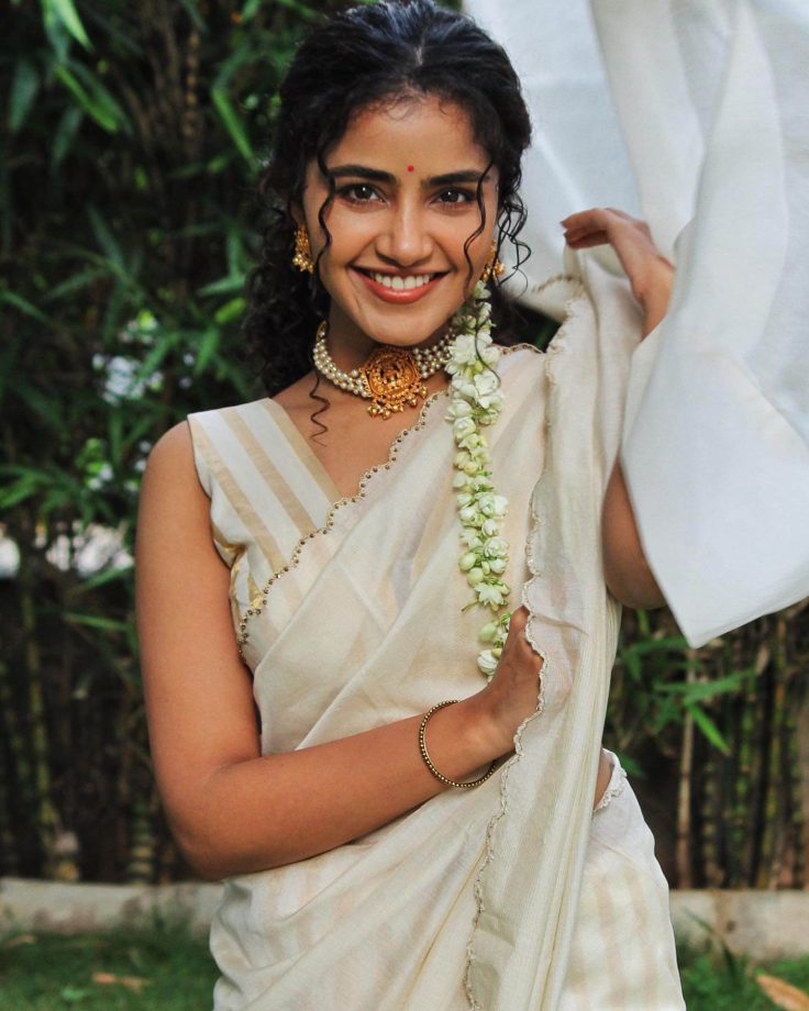South Indian Stars in Kasavu Sarees for Onam 2025 965794