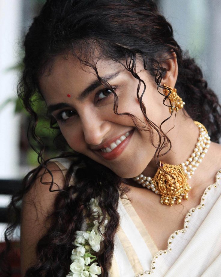 South Indian Stars in Kasavu Sarees for Onam 2025 965798