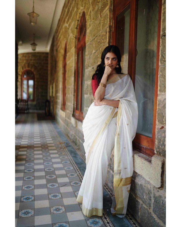 South Indian Stars Shine in White Sarees with Contrast Blouses for Onam 2025 965860