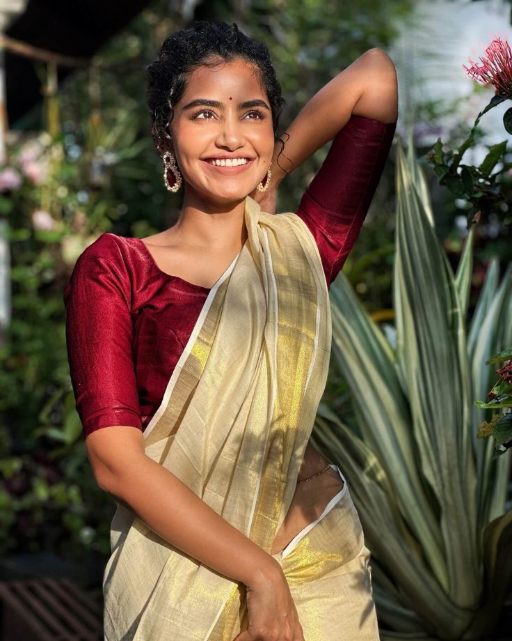 South Indian Stars Shine in White Sarees with Contrast Blouses for Onam 2025 965864